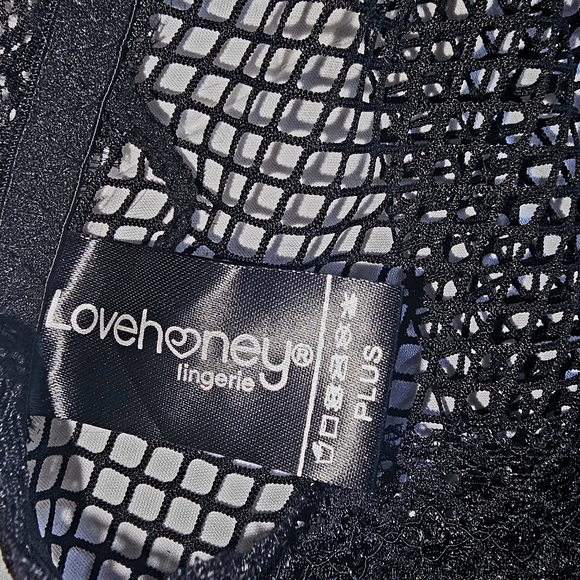 𝕊𝕖𝕩𝕪 𝔽𝕚𝕤𝕙𝕟𝕖𝕥 𝕃𝕚𝕟𝕘𝕖𝕣𝕚𝕖 - Picture 4 of 9